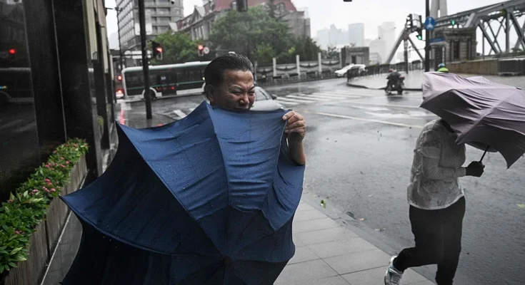 Typhoon’s centre passes Shanghai